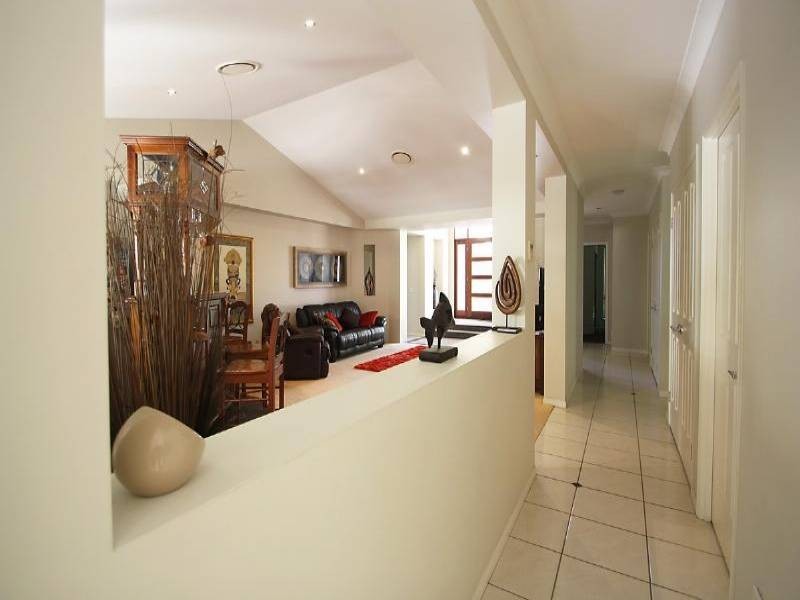 14 Bloomfield Place, Beerwah QLD 4519