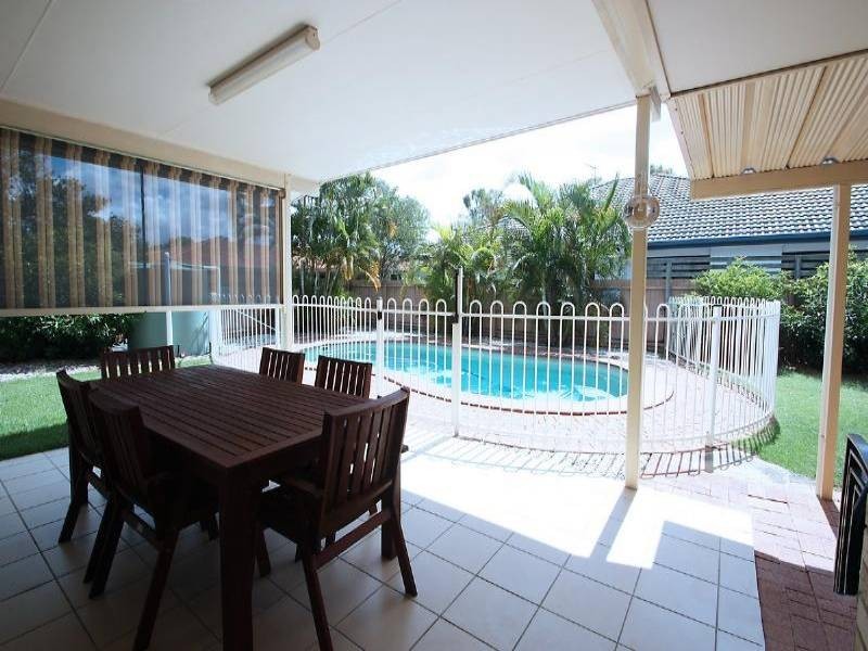 18 Kalowendha Av, Pelican Waters QLD 4551