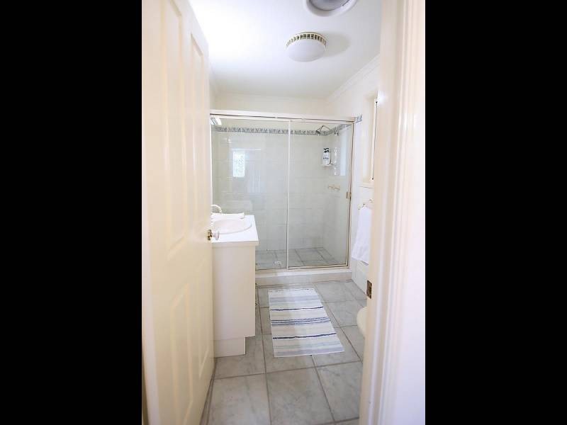 18 Kalowendha Av, Pelican Waters QLD 4551