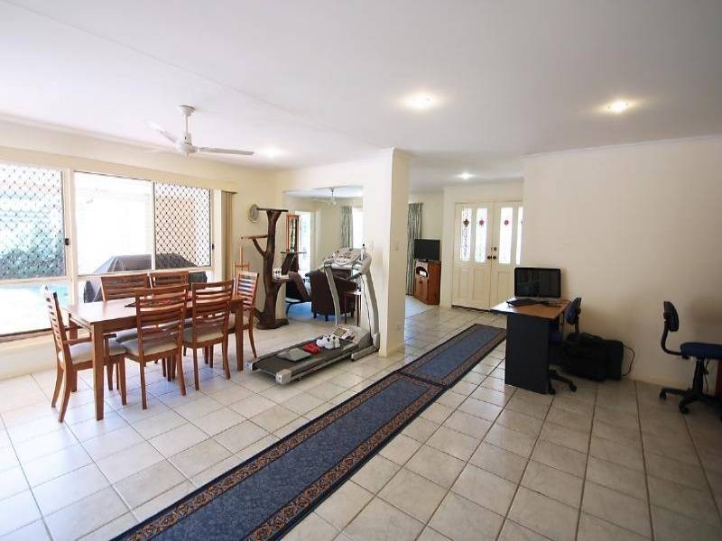 18 Kalowendha Av, Pelican Waters QLD 4551