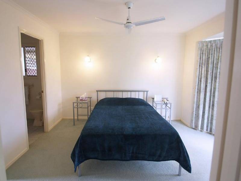 18 Kalowendha Av, Pelican Waters QLD 4551