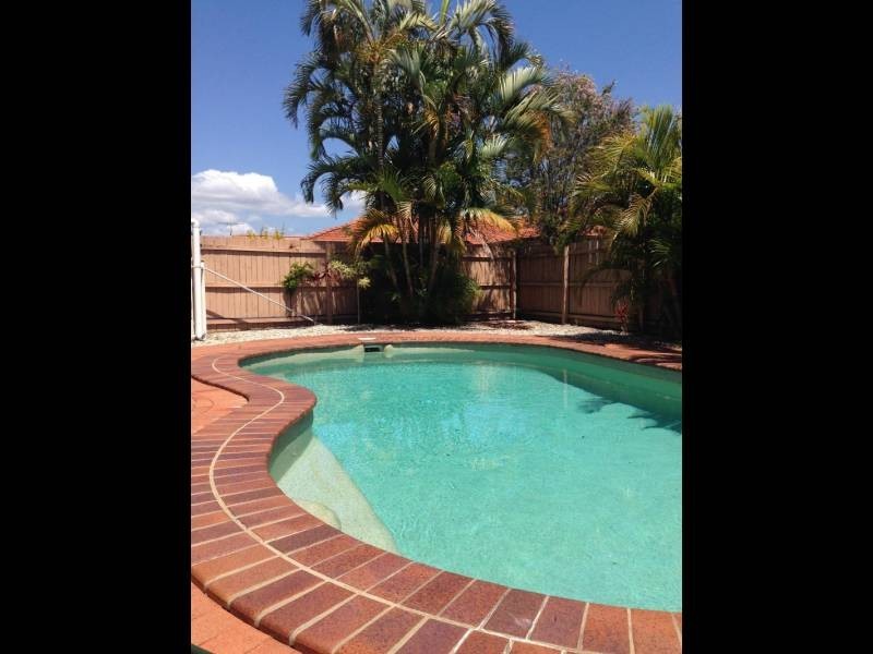 18 Kalowendha Av, Pelican Waters QLD 4551