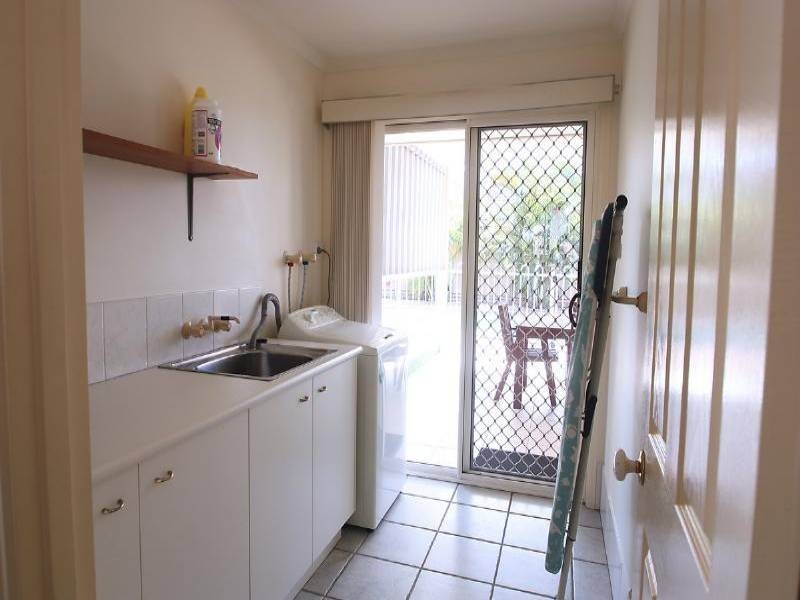 18 Kalowendha Av, Pelican Waters QLD 4551