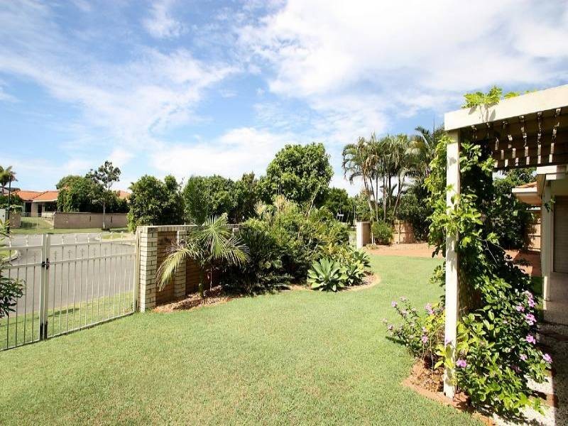 18 Kalowendha Av, Pelican Waters QLD 4551