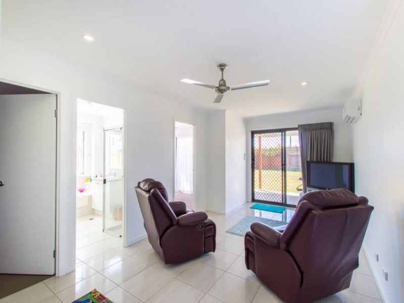 17 Promontory Street, Birtinya QLD 4575