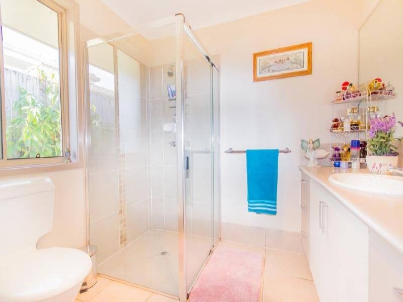 16 Usher Blvd, Beerwah QLD 4519