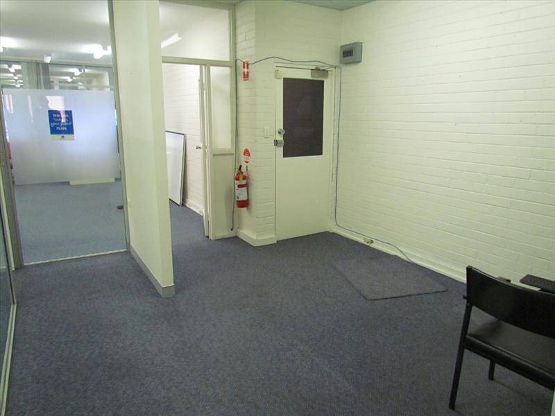 Upstairs/4 Baker, Gosford NSW 2250