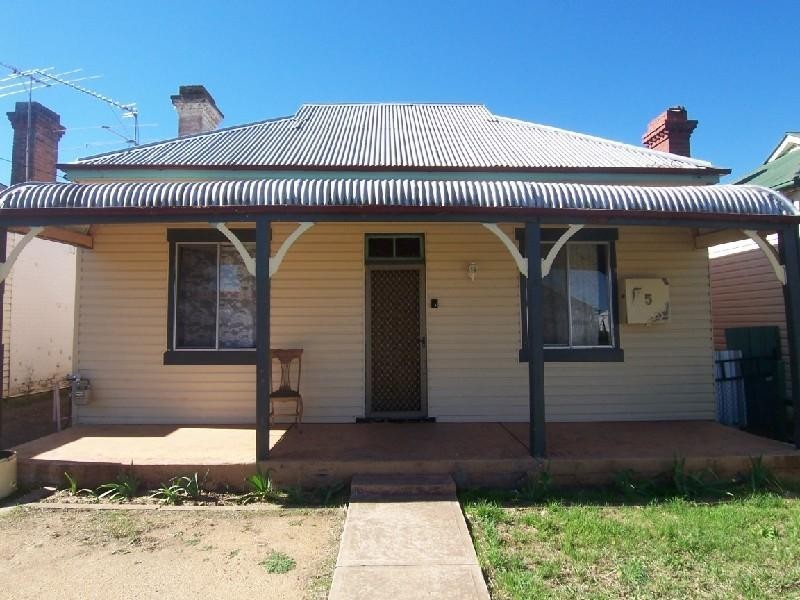 5 TEMORA STREET, Cootamundra NSW 2590