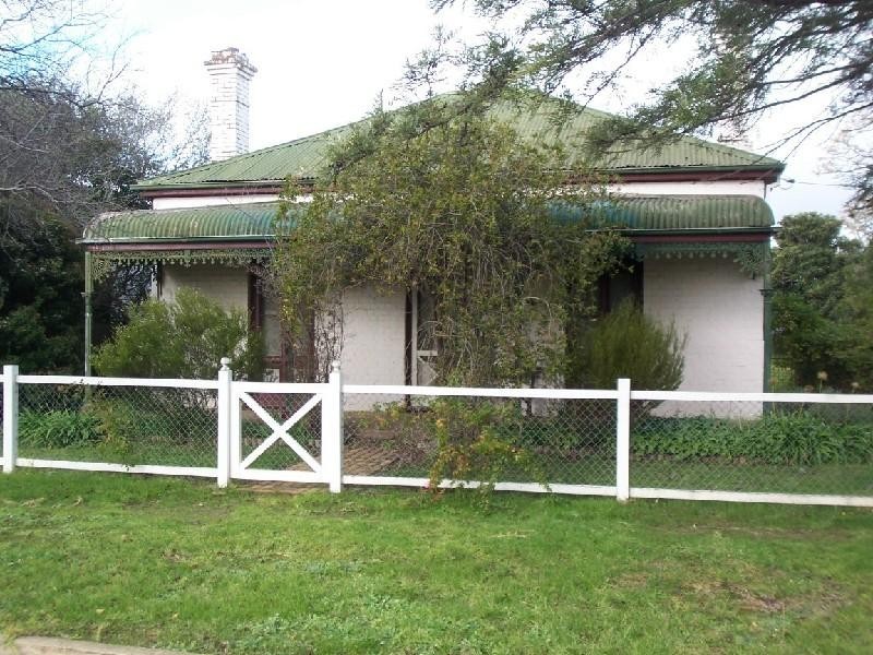 42 Crown Street, Cootamundra NSW 2590