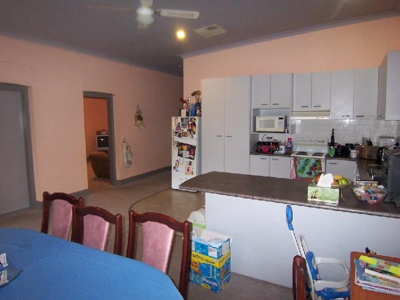 42 Crown Street, Cootamundra NSW 2590