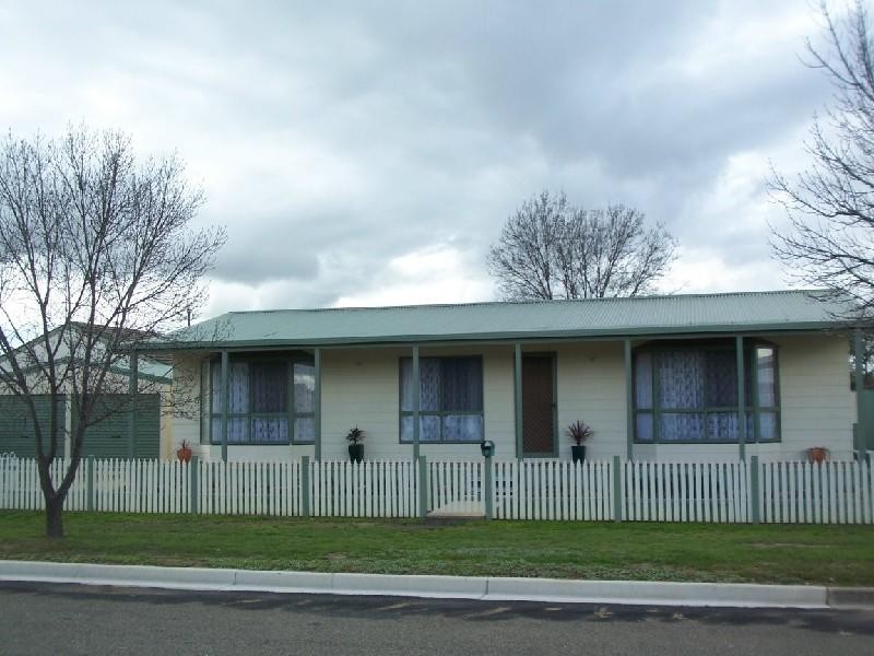 5 FRANCIS STREET, Cootamundra NSW 2590