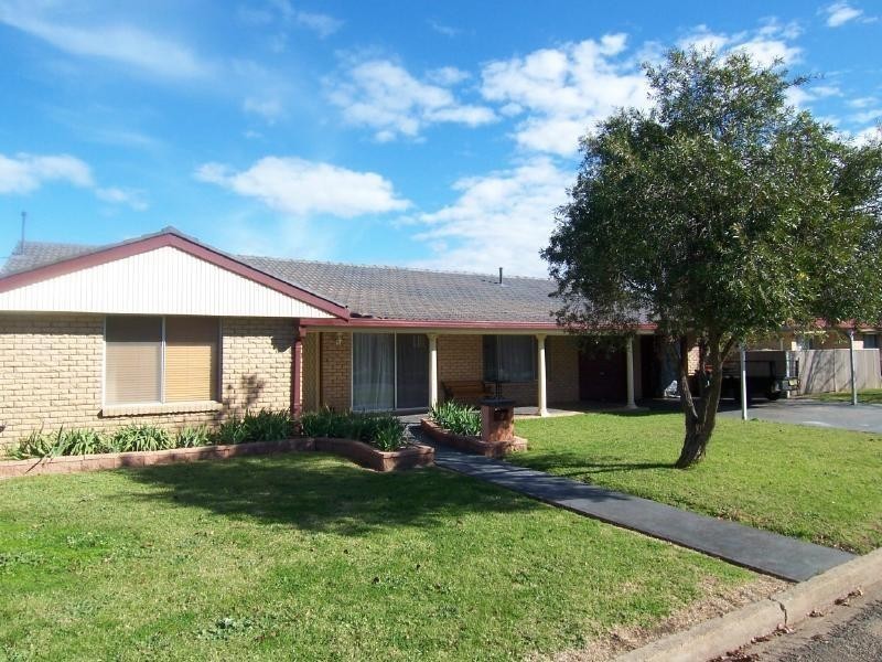 2 ALBERT STREET, Cootamundra NSW 2590