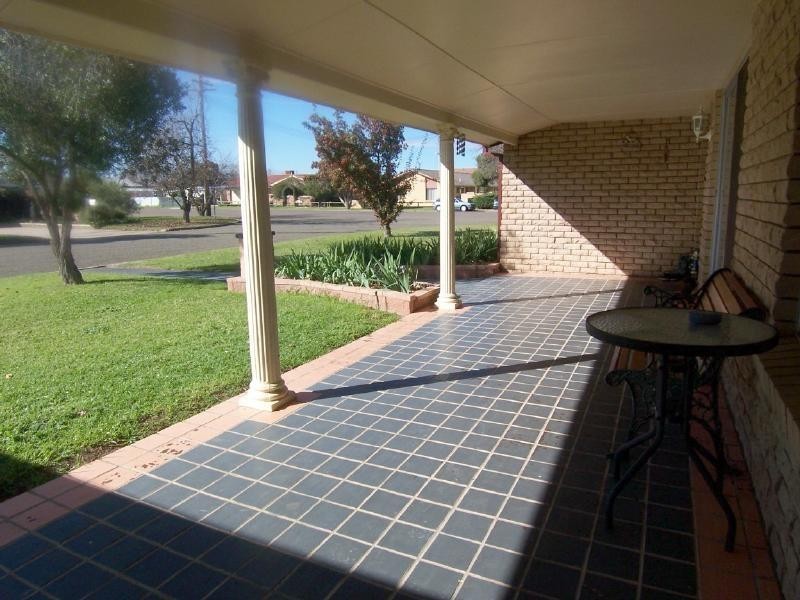 2 ALBERT STREET, Cootamundra NSW 2590