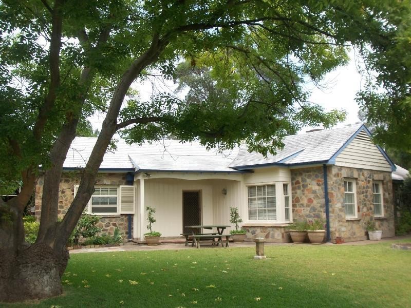 10 RICHARDS STREET, Cootamundra NSW 2590