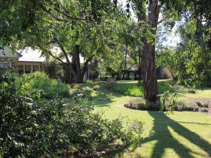 10 RICHARDS STREET, Cootamundra NSW 2590