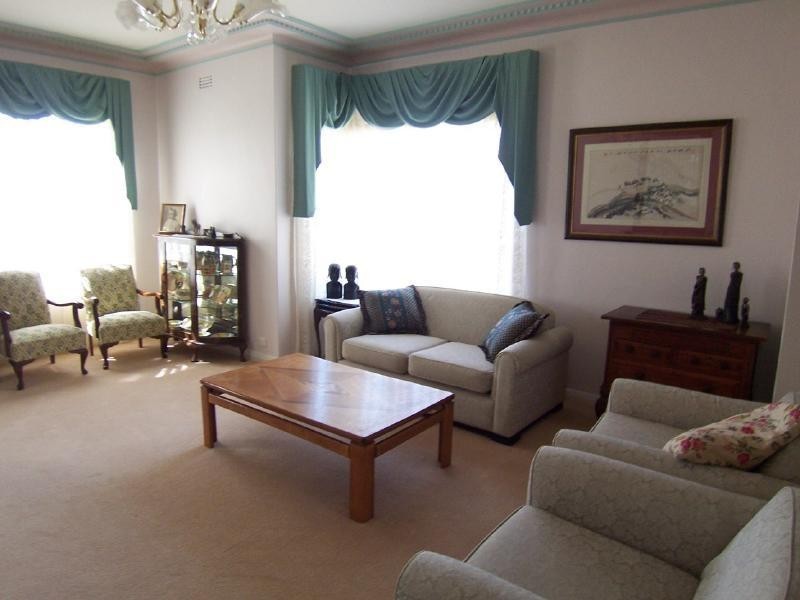 10 RICHARDS STREET, Cootamundra NSW 2590