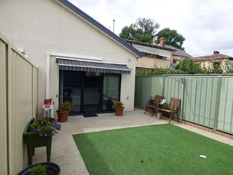 2/27 Cooper Street, Cootamundra NSW 2590