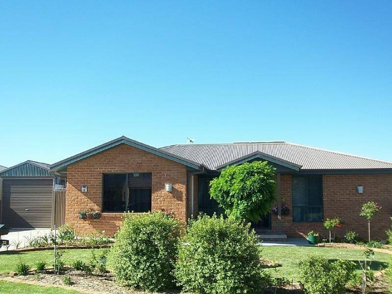 22 Pinkstone Avenue, Cootamundra NSW 2590