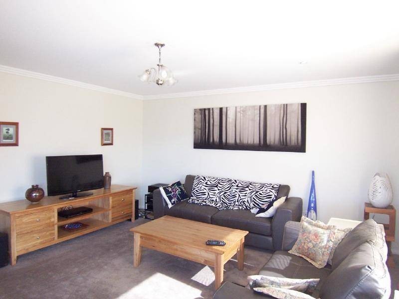 22 Pinkstone Avenue, Cootamundra NSW 2590