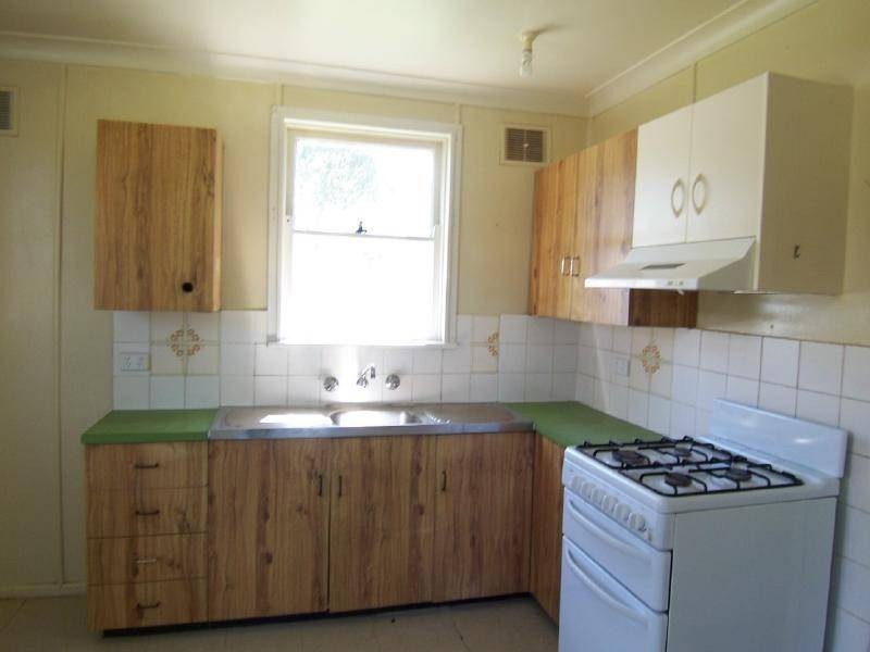 13 John Street, Cootamundra NSW 2590