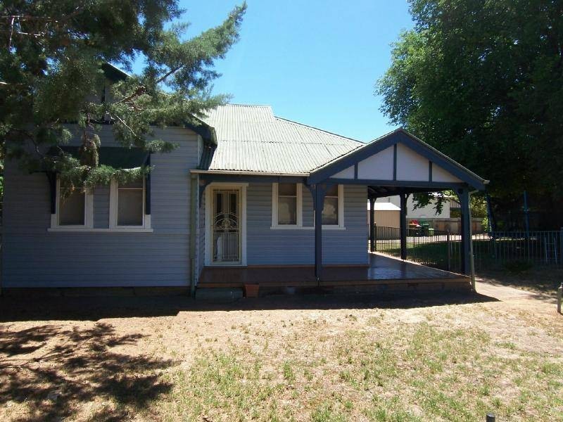 1 Renehan Street, Cootamundra NSW 2590