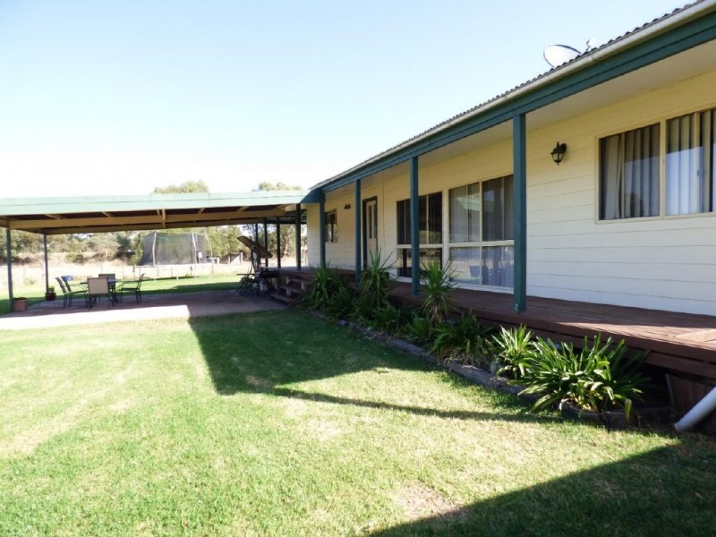 12 Hibernia Street, Stockinbingal NSW 2725