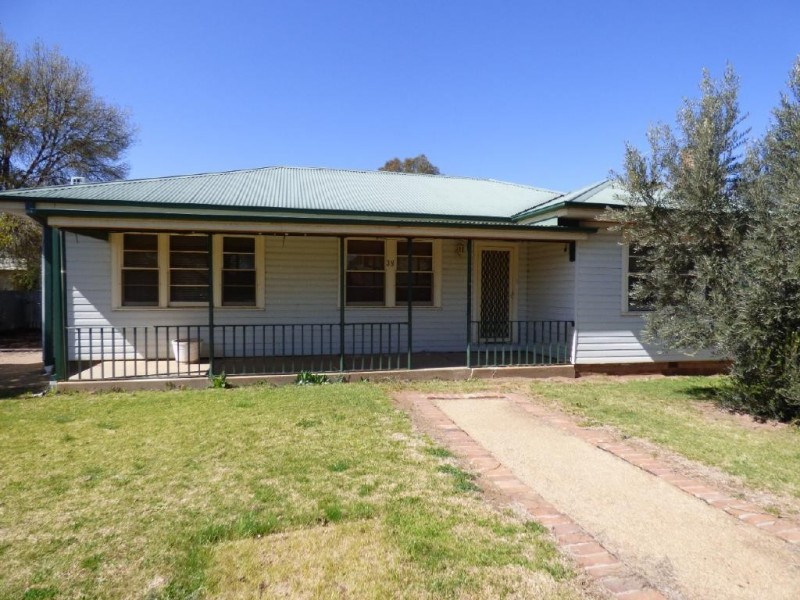 38 Hay Street, Cootamundra NSW 2590