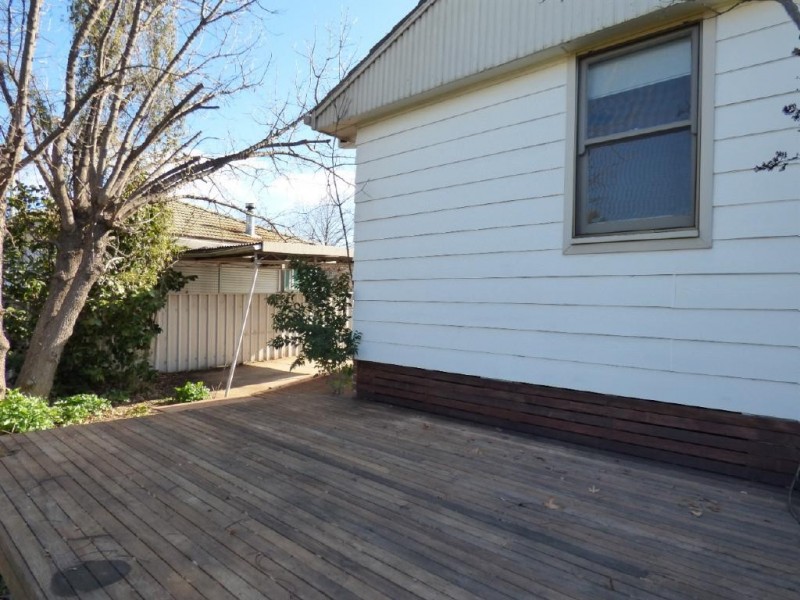 4 Dickson Street, Cootamundra NSW 2590