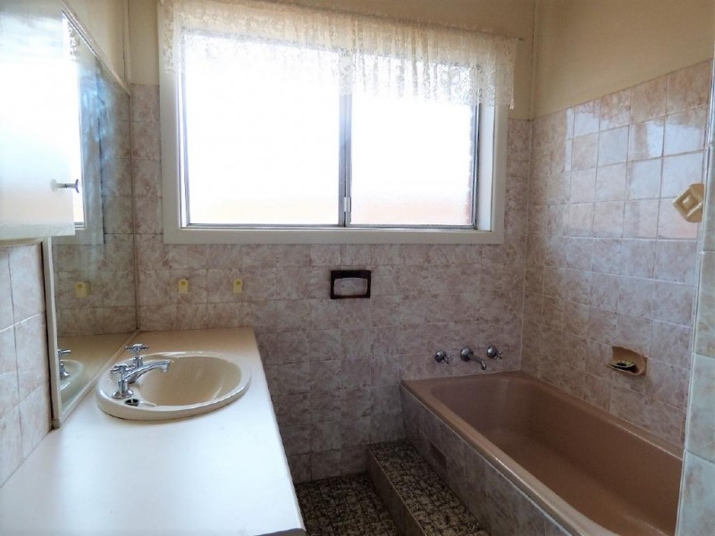 18 Centenary Avenue, Cootamundra NSW 2590