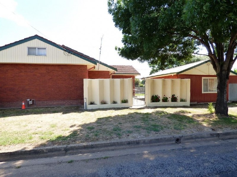18 Centenary Avenue, Cootamundra NSW 2590