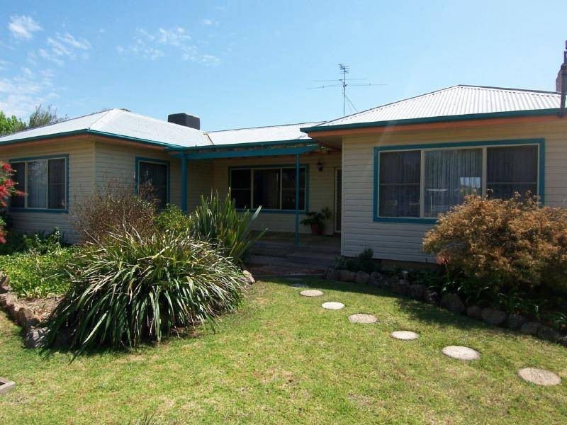 27 Queen Street, Cootamundra NSW 2590