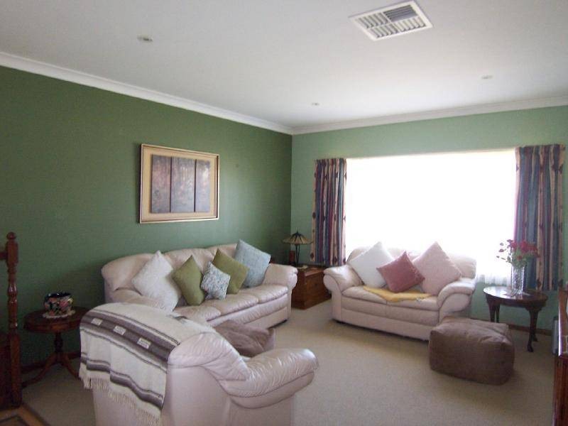 27 Queen Street, Cootamundra NSW 2590