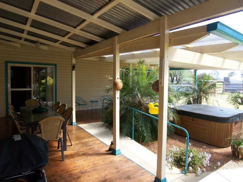 27 Queen Street, Cootamundra NSW 2590
