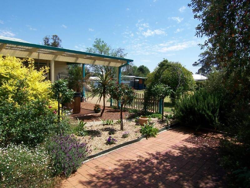 27 Queen Street, Cootamundra NSW 2590