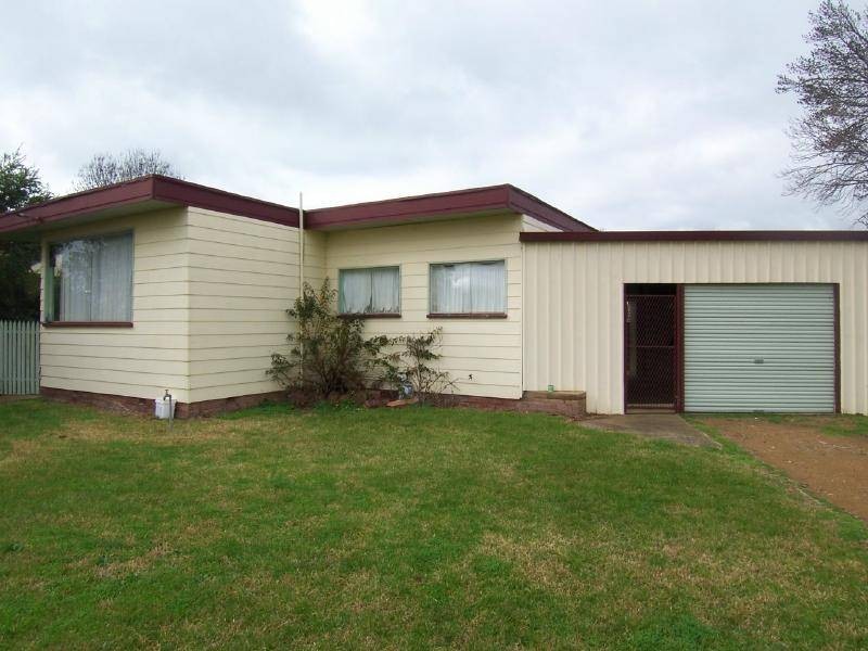 38 Ursula Street, Cootamundra NSW 2590