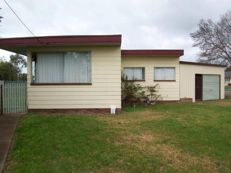 38 Ursula Street, Cootamundra NSW 2590