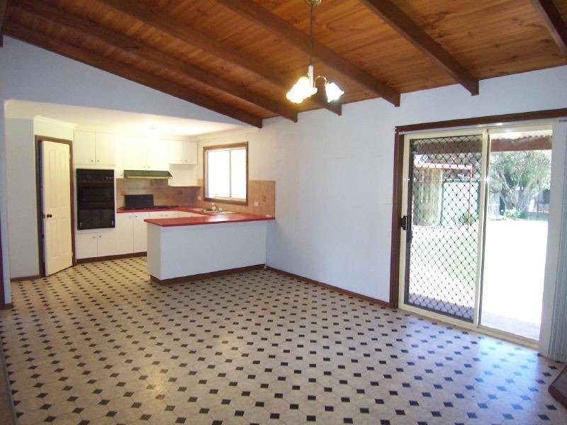 11 Wood Street, Cootamundra NSW 2590