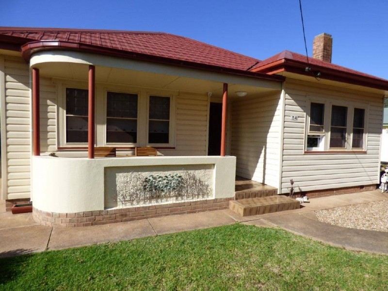 34 Crown Street, Cootamundra NSW 2590
