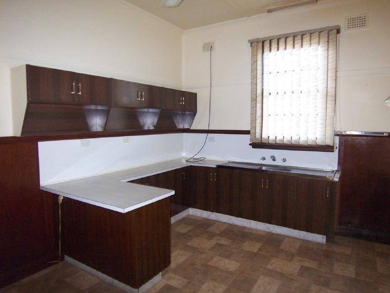 50 Crown Street, Cootamundra NSW 2590