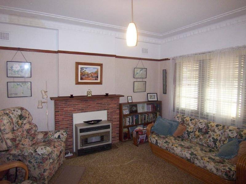 34 Crown Street, Cootamundra NSW 2590