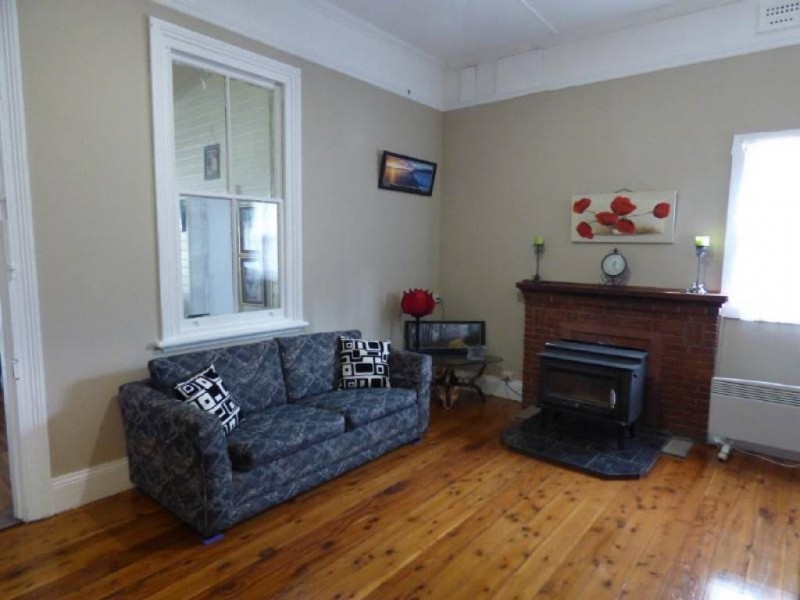 38 Florence Street, Cootamundra NSW 2590