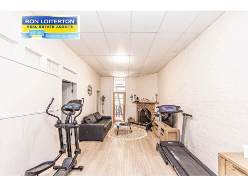 18 King Street, Young NSW 2594