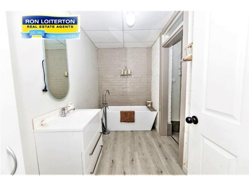 18 King Street, Young NSW 2594