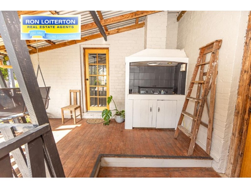 18 King Street, Young NSW 2594