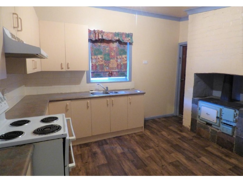 6 Gundagai Road, Cootamundra NSW 2590