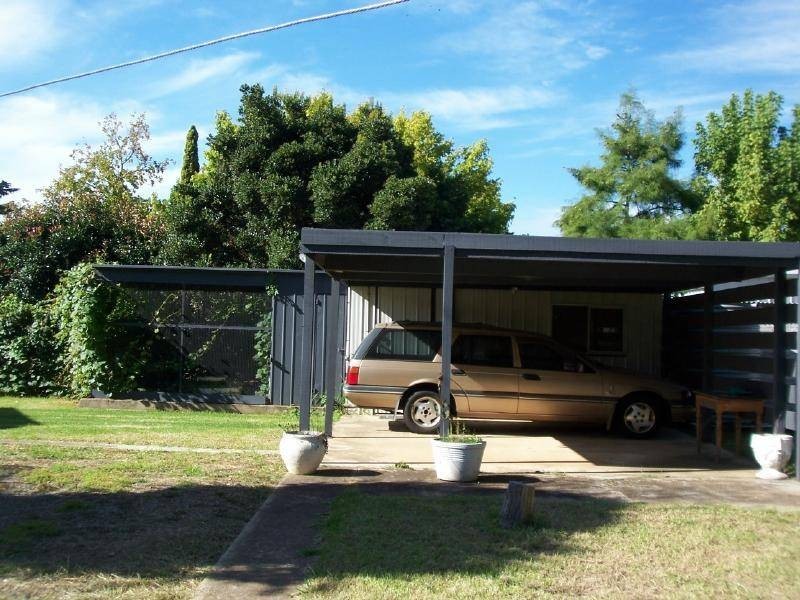 4 Poole Street, Cootamundra NSW 2590