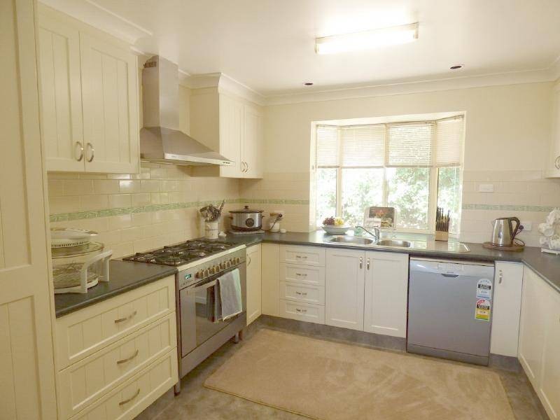 11 Byrne Street, Cootamundra NSW 2590