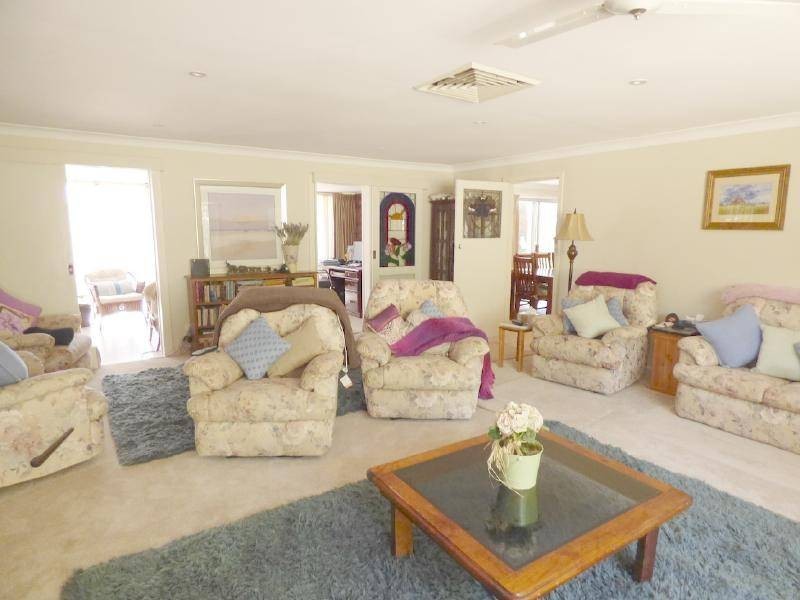 11 Byrne Street, Cootamundra NSW 2590