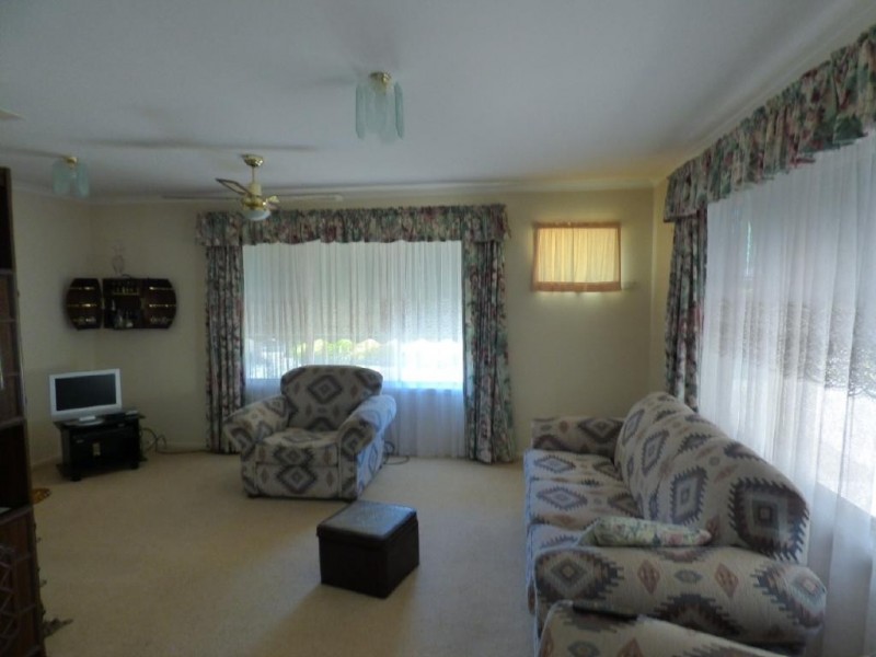 43 Centenary Avenue, Cootamundra NSW 2590