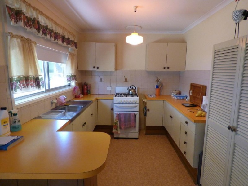 43 Centenary Avenue, Cootamundra NSW 2590